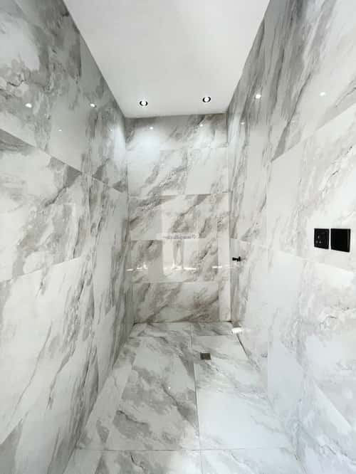 فيلا 374 متر مربع شرقية على شارع 20م العرفاء الغربية، الطائف