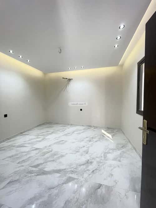 فيلا 374 متر مربع شرقية على شارع 20م العرفاء الغربية، الطائف