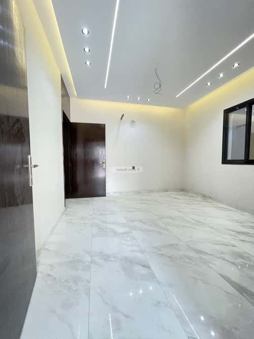 فيلا 374 متر مربع شرقية على شارع 20م العرفاء الغربية، الطائف