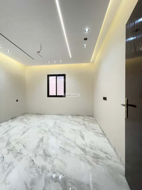 فيلا 374 متر مربع شرقية على شارع 20م العرفاء الغربية، الطائف