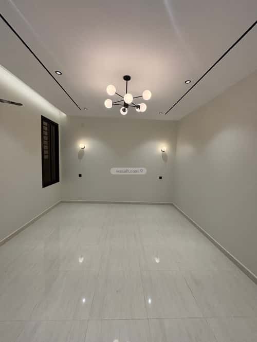 شقة 340 متر مربع ب 8 غرف المعلاة، أحد رفيدة