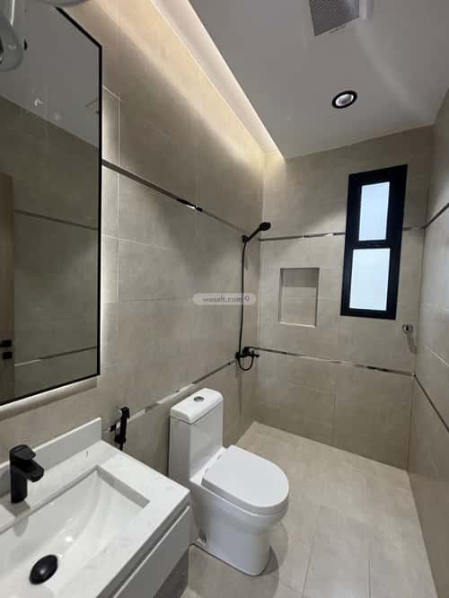 شقة 340 متر مربع ب 8 غرف المعلاة، أحد رفيدة