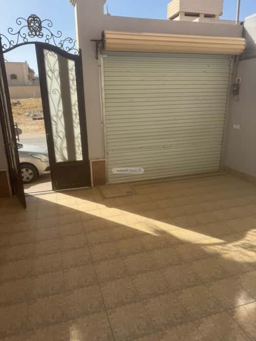 3 bedroom floor in Al Rabie