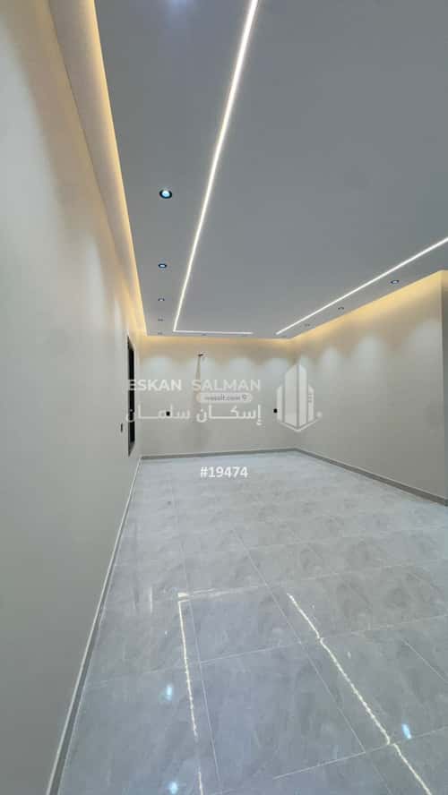 فيلا 300 متر مربع جنوبية شرقية على شارع 12م ريحه، الطائف