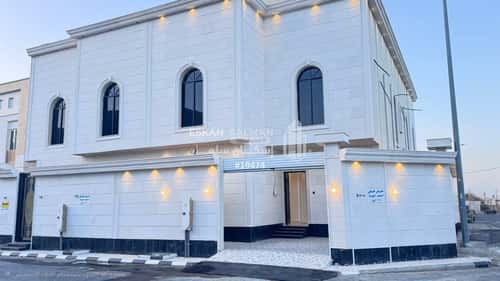 فيلا 300 متر مربع جنوبية شرقية على شارع 12م ريحه، الطائف