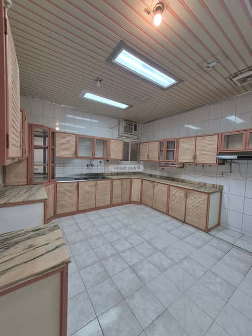 Floor 350 SQM with 5 Bedrooms Al-Ezdihar, North Riyadh, Riyadh