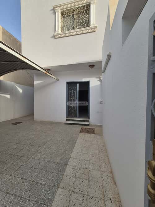 Floor 350 SQM with 5 Bedrooms Al-Ezdihar, North Riyadh, Riyadh