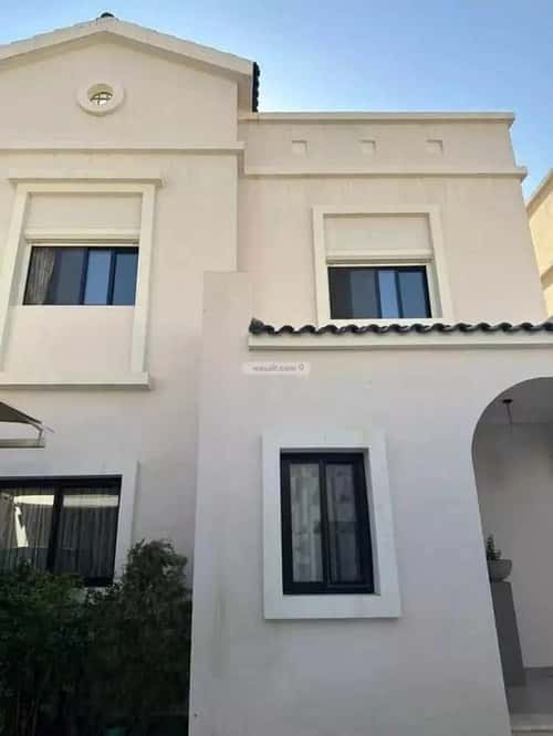 فيلا 350 متر مربع شرقية على شارع 15م النرجس، شمال الرياض، الرياض