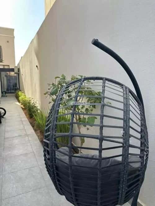 فيلا 350 متر مربع شرقية على شارع 15م النرجس، شمال الرياض، الرياض