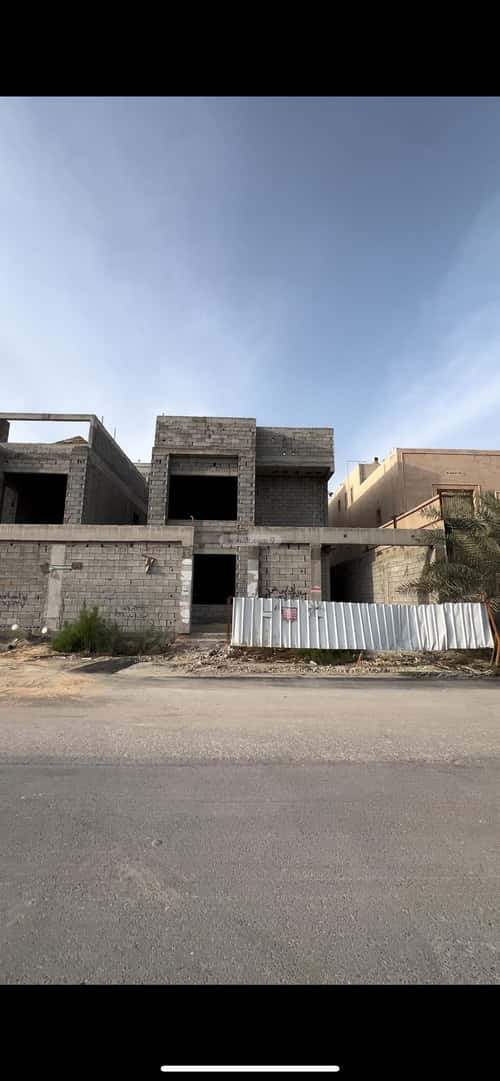 فيلا 375 متر مربع جنوبية على شارع 20م الجامعيين، القطيف