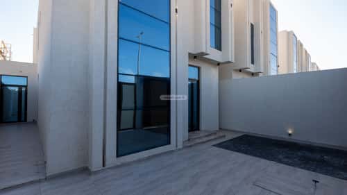 فيلا 260 متر مربع شمالية على شارع 20م الشروق، الدمام