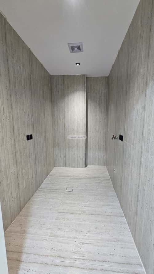 Apartment 211 SQM with 5 Bedrooms King Fahad Dist, Aldammam