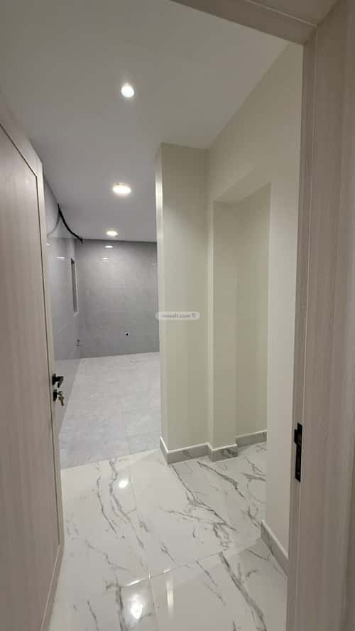 فيلا 250 متر مربع شرقية على شارع 12م العليا، الخبر