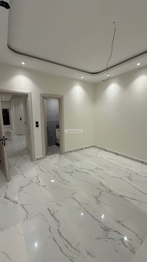 فيلا 250 متر مربع شرقية على شارع 12م العليا، الخبر