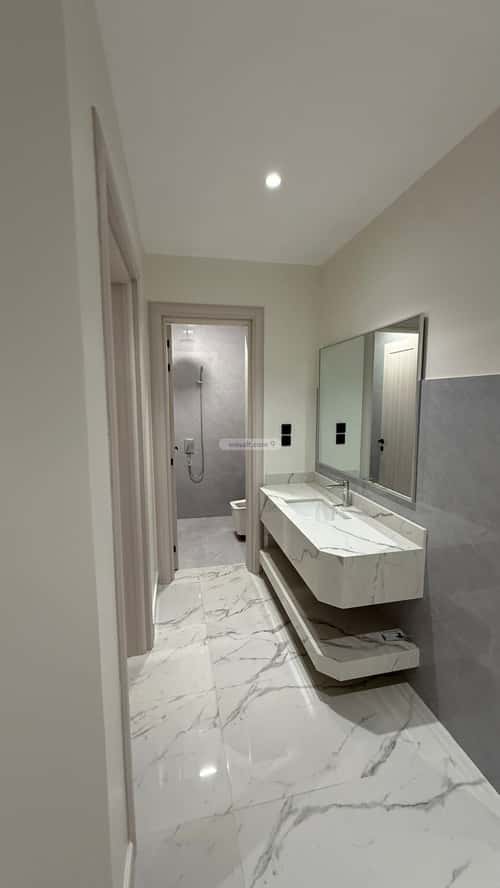 فيلا 250 متر مربع شرقية على شارع 12م العليا، الخبر