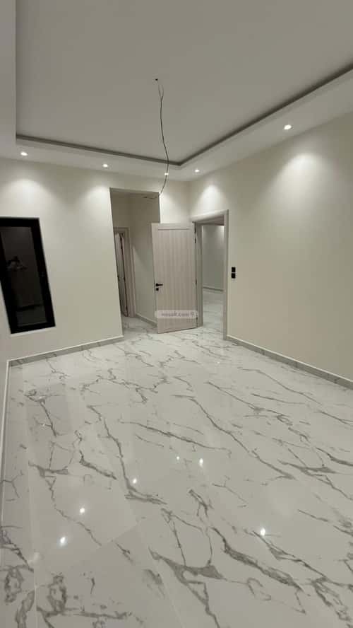 فيلا 250 متر مربع شرقية على شارع 12م العليا، الخبر