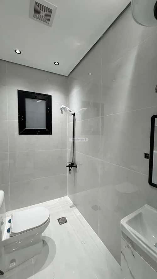 شقة 230 متر مربع ب 5 غرف ضاحية الملك فهد، الدمام