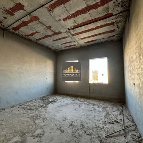 فيلا 700 متر مربع شرقية على شارع 30م الحسام، الدمام