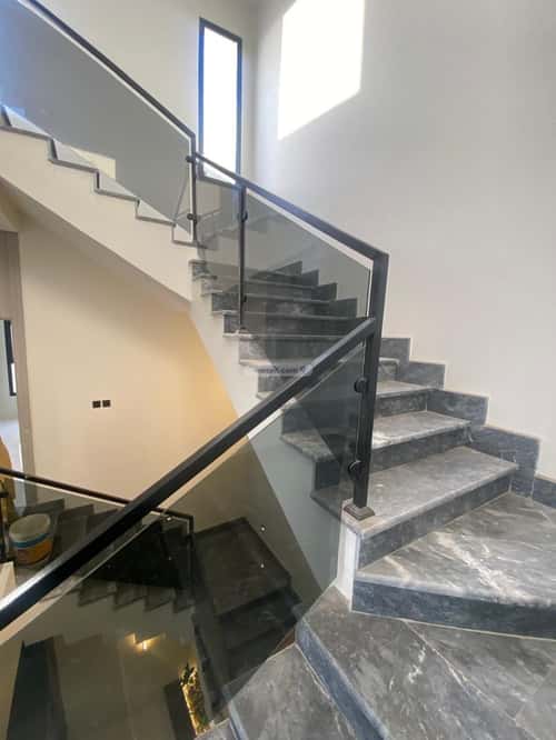 فيلا 250 متر مربع شرقية على شارع 10م القرينية، جنوب جدة، جدة