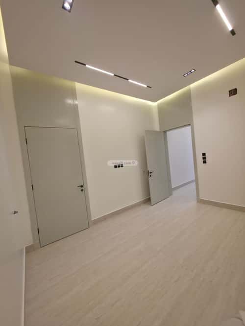 Floor 227 SQM with 5 Bedrooms Al-Janadriyah, East Riyadh, Riyadh