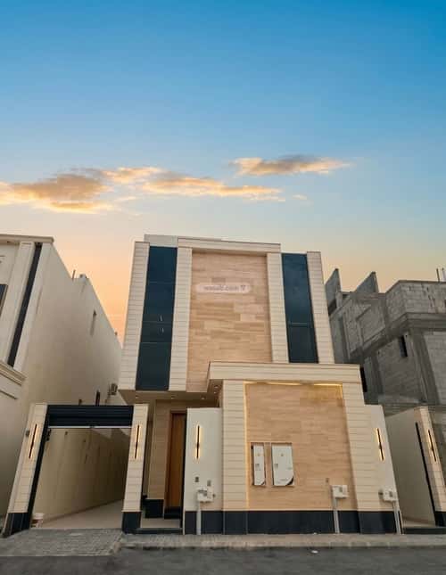 Floor 227 SQM with 5 Bedrooms Al-Janadriyah, East Riyadh, Riyadh