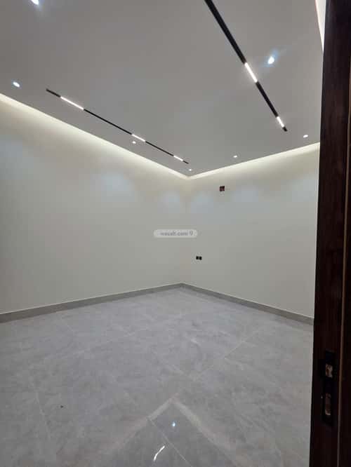 فيلا 300 متر مربع شرقية على شارع 15م الجنادرية، شرق الرياض، الرياض