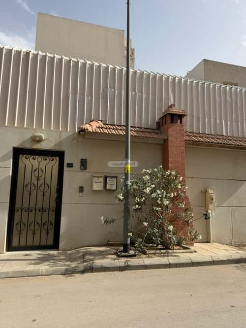 فيلا 315 متر مربع شمالية على شارع 10م الربوة، وسط الرياض، الرياض