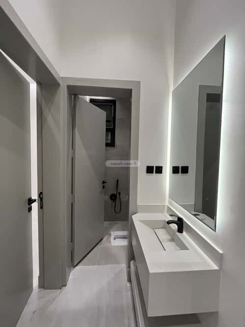 Floor 214 SQM with 5 Bedrooms Al-Janadriyah, East Riyadh, Riyadh