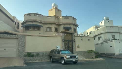 فيلا 500 متر مربع جنوبية على شارع 40م السداد، الطائف
