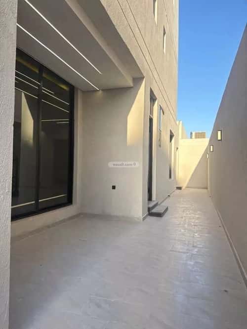 Villa 250 SQM Facing West on 24m Width Street King Fahad Dist, Aldammam