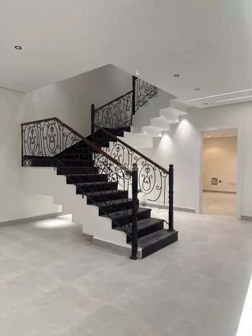 فيلا 250 متر مربع غربية على شارع 24م ضاحية الملك فهد، الدمام