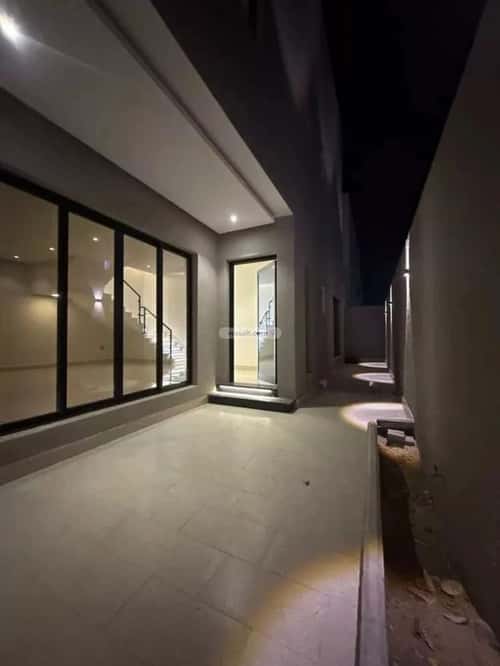 فيلا 250 متر مربع شرقية على شارع 24م ضاحية الملك فهد، الدمام