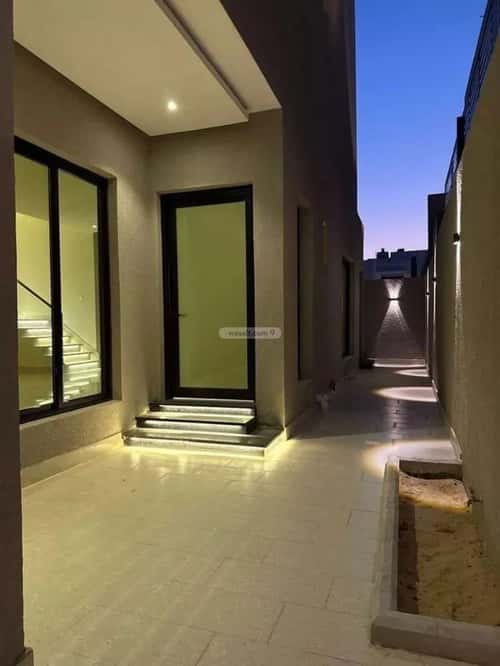 فيلا 250 متر مربع شرقية على شارع 32م ضاحية الملك فهد، الدمام