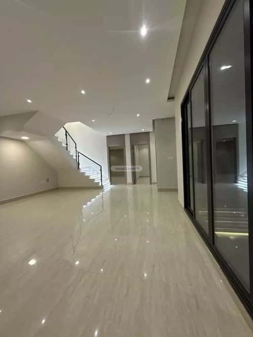 Villa 250 SQM Facing East on 32m Width Street King Fahad Dist, Aldammam