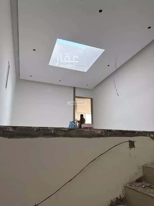 فيلا 250 متر مربع شرقية على شارع 18م المصيف، القطيف