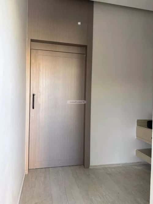 فيلا 243 متر مربع شمالية على شارع 24م ضاحية الملك فهد، الدمام