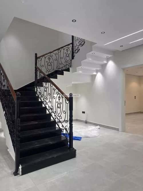 Villa 250 SQM Facing West on 24m Width Street King Fahad Dist, Aldammam