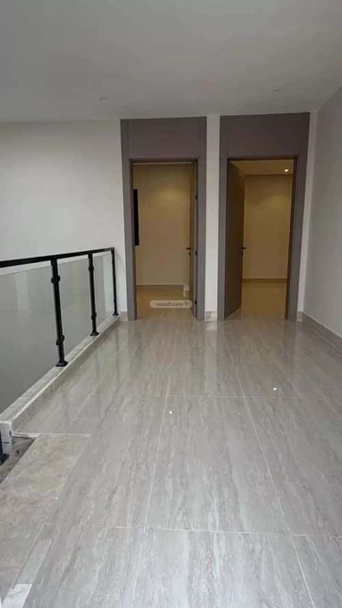 فيلا 250 متر مربع شرقية على شارع 32م ضاحية الملك فهد، الدمام