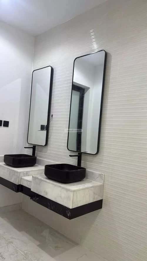 فيلا 244 متر مربع جنوبية على شارع 18م ضاحية الملك فهد، الدمام