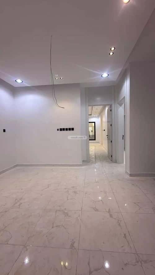 فيلا 244 متر مربع جنوبية على شارع 18م ضاحية الملك فهد، الدمام