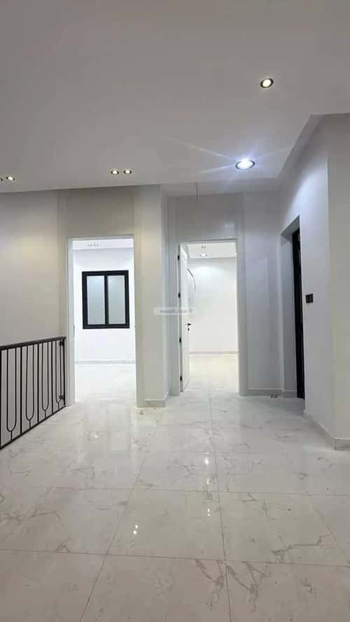 فيلا 244 متر مربع جنوبية على شارع 18م ضاحية الملك فهد، الدمام