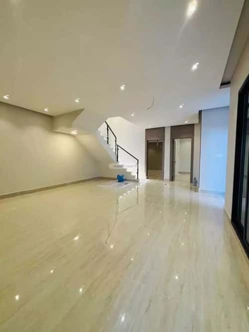 فيلا 243 متر مربع شمالية شرقية على شارع 24م ضاحية الملك فهد، الدمام