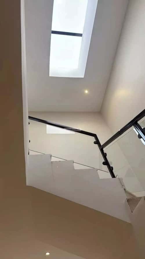 فيلا 243 متر مربع شمالية شرقية على شارع 24م ضاحية الملك فهد، الدمام