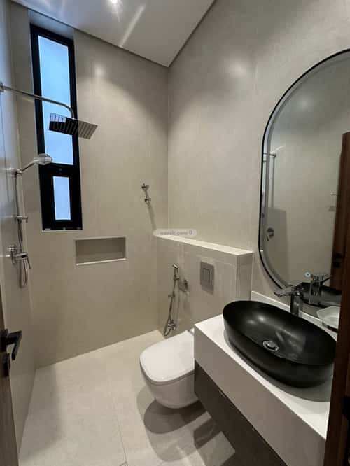 فيلا 302 متر مربع شمالية على شارع 15م السيف، الدمام