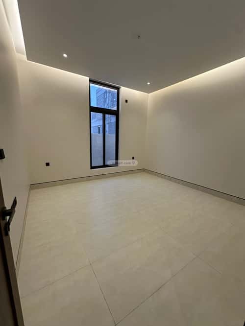 فيلا 302 متر مربع شمالية على شارع 15م السيف، الدمام