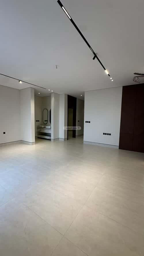 فيلا 302 متر مربع شمالية على شارع 15م السيف، الدمام