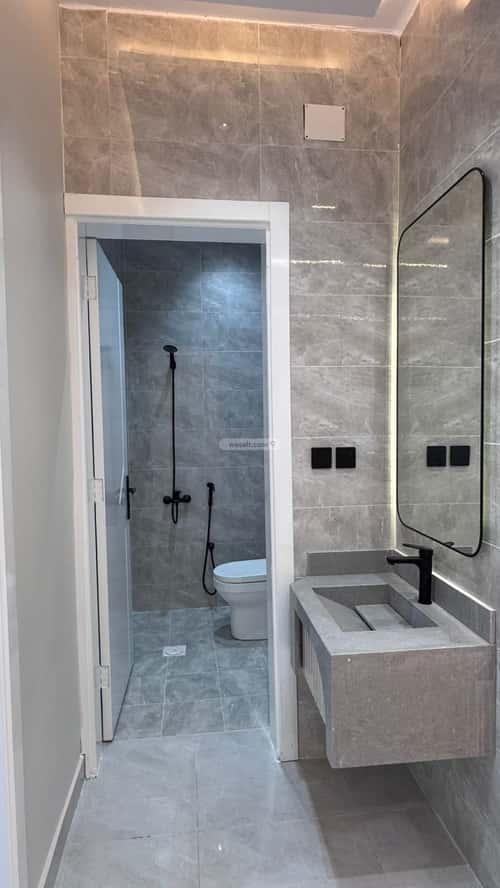 فيلا 300 متر مربع جنوبية شرقية على شارع 12م ريحه، الطائف