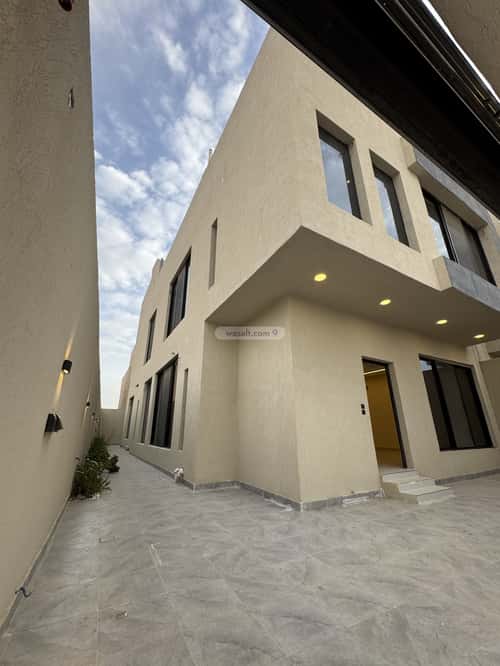 فيلا 277 متر مربع جنوبية على شارع 20م ضاحية الملك فهد، الدمام