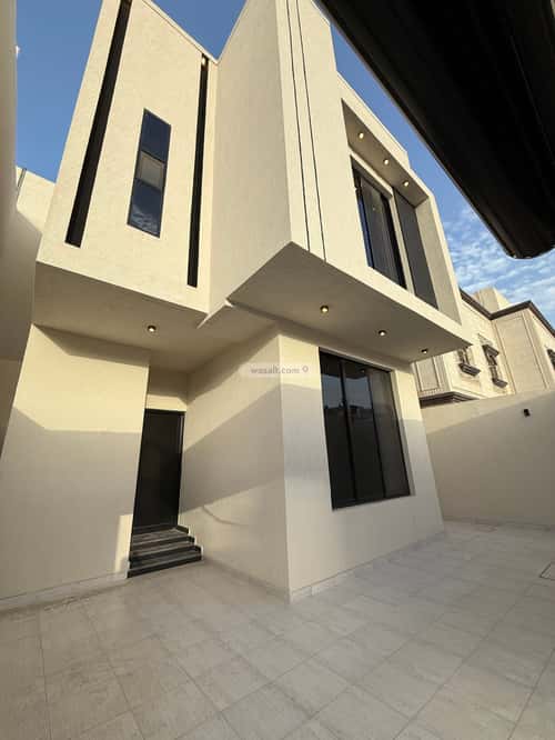 فيلا 250 متر مربع جنوبية على شارع 18م ضاحية الملك فهد، الدمام