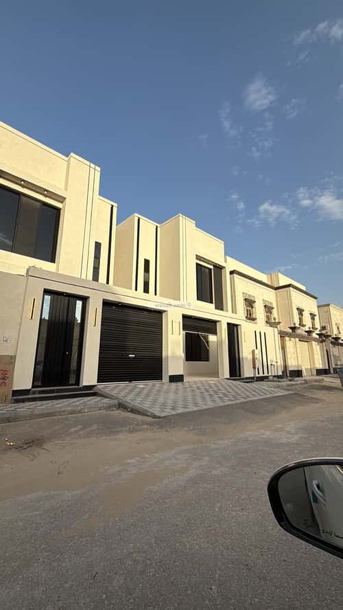 فيلا 250 متر مربع جنوبية على شارع 18م ضاحية الملك فهد، الدمام